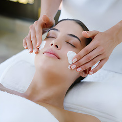 Luxe Beauty Parlour's Personalized Facial Experience